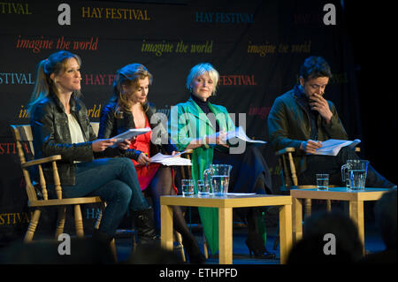 (L-r) Clémence Burton-Hill, Lisa Dwan, Miranda Richardson & Richard Harrington sur scène durant la lecture Josephine Hart Poèmes Heure à Hay Festival 2015 Banque D'Images