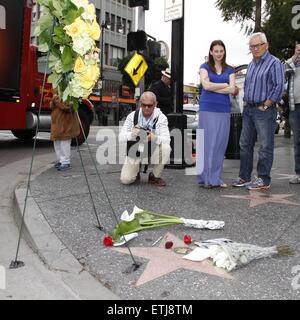 Fans de rendre hommage à Leonard Nimoy à la fin de l'acteur étoile sur le Hollywood Walk of Fame en vedette : Atmosphère Où : Los Angeles, California, United States Quand : 27 févr. 2015 : l'argent de crédit/WENN.com chaud $ Banque D'Images