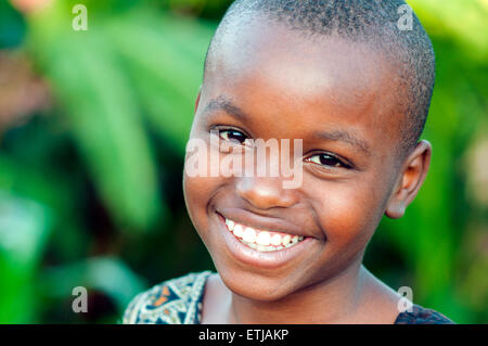 Jeune fille en banlieue sud, Kigali, Rwanda Banque D'Images