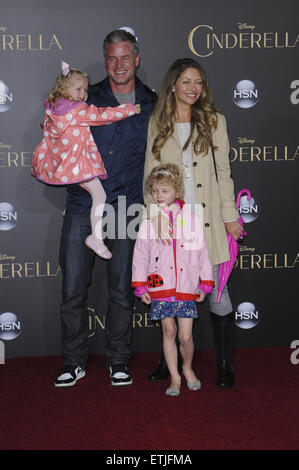 Los Angeles premiere du Disney's 'Cinderella' au El Capitan Theatre - Arrivées avec : Eric Dane, Rebecca Gayheart, Kids Où : Los Angeles, California, United States Quand : 01 mars 2015 : Crédit/WENN.com Apega Banque D'Images