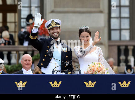 Stockholm, Suède. 13 Juin, 2015. Le prince Carl Philip et la Princesse Sofia après leur mariage religieux à la Chapelle à Stockholm, Suède, 13 juin 2015. Dpa : Crédit photo alliance/Alamy Live News Banque D'Images