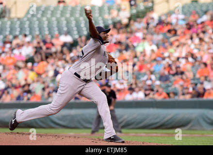 Le lanceur partant des Yankees de New York Michael Pineda (35) travaille dans la première manche contre les Orioles de Baltimore à l'Oriole Park at Camden Yards de Baltimore, MD, le vendredi 12 juin 2015. Credit : Ron Sachs/CNP (restriction : NO New York ou le New Jersey Journaux ou journaux dans un rayon de 75 km de la ville de New York) Banque D'Images