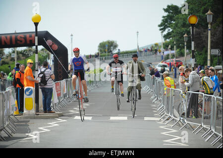 Les concurrents participent à la Penny Farthing championship course de VTT au cours de la à Eastbourne, East Sussex, Angleterre. Banque D'Images