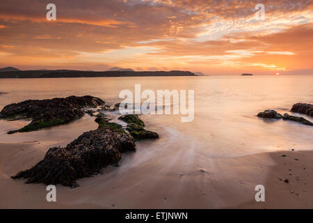 Coucher du soleil sur les cinq doigts strand, péninsule d'Inishowen, comté de Donegal, Irlande. Près de Malin Head, c'est une destination populaire pour les touristes et les habitants Banque D'Images