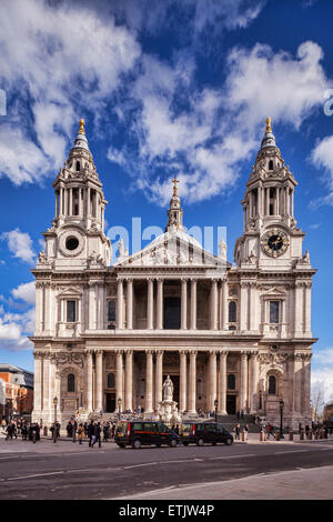 Façade ouest, la Cathédrale St Paul, à Londres. Banque D'Images