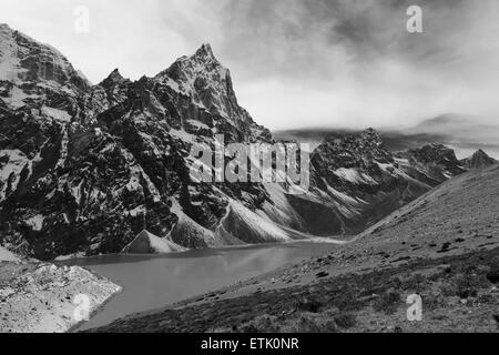 Lac glaciaire, Cho Cholotse (Chlo Tsho), camp de base de l'Everest trek, Site du patrimoine mondial de l'UNESCO, le parc national de Sagarmatha Solu-Khumbu Banque D'Images