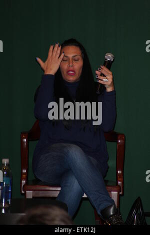 La 'Mob Wives' à Barnes & Noble Tribeca comprend : Renee Graziano où : New York City, New York, United States Quand : 05 mars 2015 Credit : PNP/WENN.com Banque D'Images