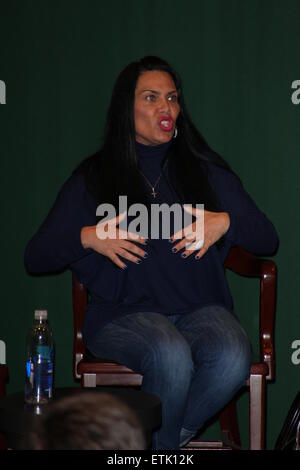 La 'Mob Wives' à Barnes & Noble Tribeca comprend : Renee Graziano où : New York City, New York, United States Quand : 05 mars 2015 Credit : PNP/WENN.com Banque D'Images