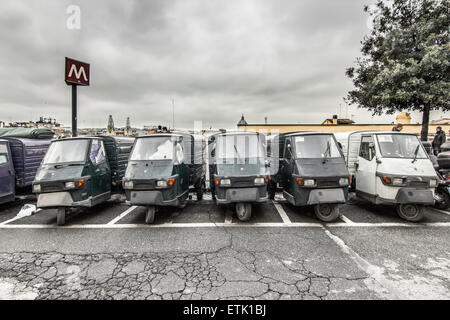 Voitures de livraison à Rome - ape piaggio Banque D'Images