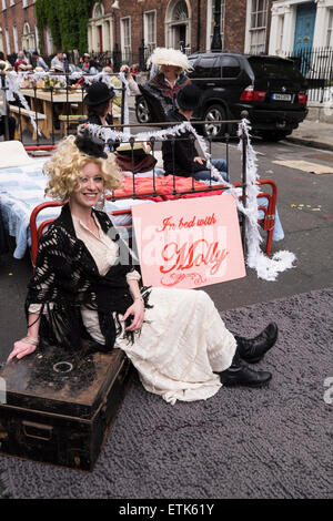 North Great Georges Street, Dublin, Irlande. 14 Juin, 2015. Le James Joyce Centre ainsi que les organisateurs de l'événement, Happenings, présente l'étrange Bloomsday brunch, un événement annuel dans le cadre du Bloomsday festival célébrant l'œuvre de James Joyce. Banque D'Images