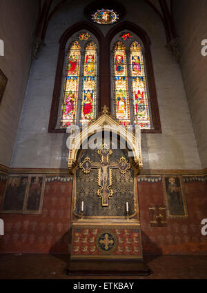 Peinture de la crucifixion dans la chapelle latérale, basilique San Petronio, Bologne, Italie Banque D'Images