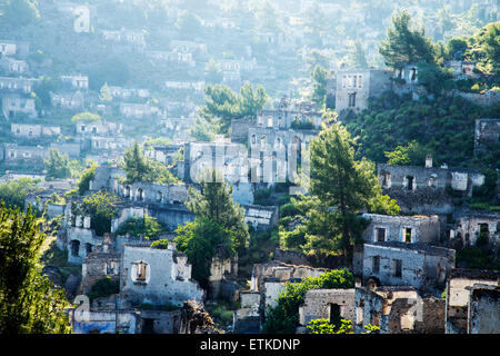Maisons vides à ghost town village Kayakoy ruines libre près de Fethiye en Turquie, 2015 Banque D'Images
