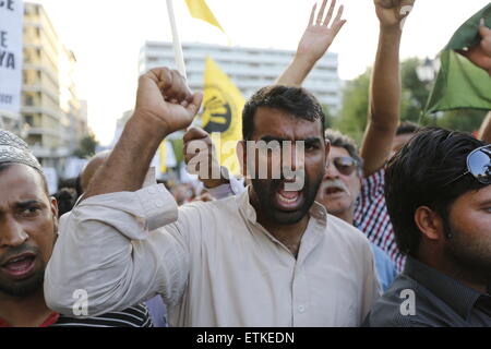 Athènes, Grèce. 14 Juin, 2015. Peuple Rohingya mars à Athènes, en criant leur colère contre la poursuite de la population Rohingya par l'état birman. Peuple Rohingya ont défilé à Athènes vers les bureaux de l'Union européenne, pour protester contre la poursuite et le meurtre de peuple Rohingya en Birmanie. © Michael Debets/Pacific Press/Alamy Live News Banque D'Images