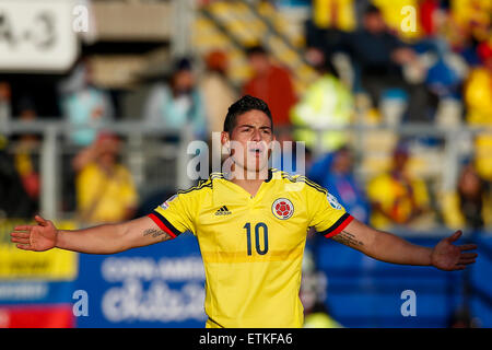 Santiago, Chili. 14 Juin, 2015. La Colombie est James Rodriguez réagit au cours d'un match du groupe C entre la Colombie et le Venezuela dans la Copa America 2015 à Santiago, Chili, 14 juin, 2015. La Colombie a perdu le match 0-1. Credit : COLPRENSA/Xinhua/Alamy Live News Banque D'Images