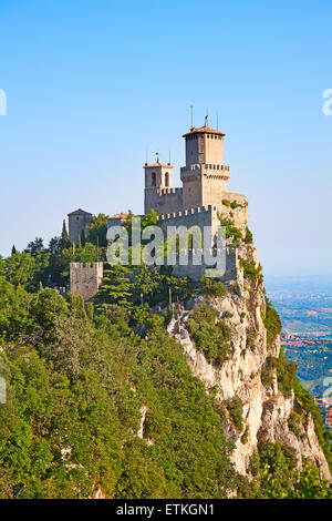 Anciennes fortifications du San Marino Banque D'Images