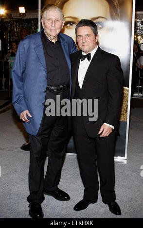Brad Grey et Sumner Redstone au Los Angeles premiere de "The Curious Case of Benjamin Button'. Banque D'Images