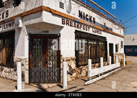 De l'extérieur d'un fermé American Coffee Shop Diner d'entailles Banque D'Images