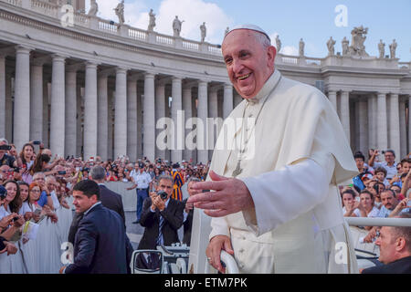 La cité du Vatican. 14 Juin, 2015. Le pape François, réunion au sujet de la famille du diocèse de Rome à la place Saint Pierre, le 14 juin 2015 Crédit : Realy Easy Star/Alamy Live News Banque D'Images