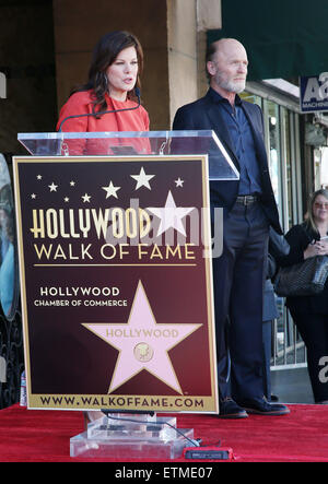 La cérémonie honorant Ed Harris avec une étoile sur le Hollywood Walk of Fame avec : Marcia Gay Harden, Ed Harris Où : Hollywood, California, United States Quand : 13 mars 2015 Credit : FayesVision/WENN.com Banque D'Images