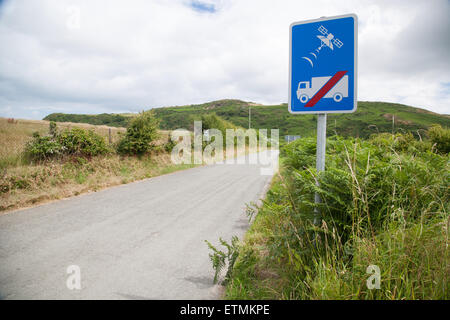 Panneau d'avertissement pour les chauffeurs de ne pas suivre Sat Nav. Banque D'Images