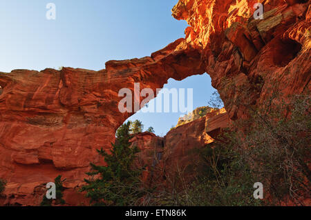 Low angle view of Devil's Bridge, Sedona, Arizona, USA Banque D'Images