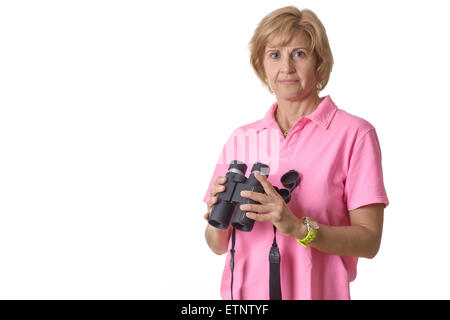 Femme tenant un binoculaire dans ses mains Banque D'Images