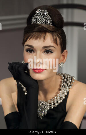 Odaiba, Tokyo. 15 Juin, 2015. Une cire figure d'Audrey Hepburn, actrice britannique à l'affiche au musée de cire Madame Tussauds Tokyo à Odaiba, Tokyo, le 15 juin, 2015. Le célèbre musée de cire de la ''Madame Tussauds'' a ouvert sa 14e succursale à Tokyo en 2013 et d'expositions international et des célébrités locales, les sportifs et les politiciens. Nouveaux ajouts à la collection : figures de cire de la patineuse artistique japonais Yuzuru Hanyu et l'acteur Benedict Cumberbatch. La figure de cire de Benedict Cumberbatch sera exposé jusqu'au 30 juin. © Rodrigo Reyes Marin/AFLO/Alamy Live News Banque D'Images