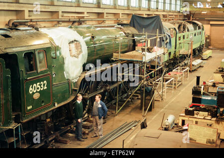 ICI, la préservation de la 4e janvier 1994. Dave Pearson (à gauche) et Terry Bye, avec le Blue Peter, un A2 N° 60532 locomotive conçue par Arthur H Sacy du LNER, et, le napier Deltic Deltic, système moteur Diesel à deux temps. Banque D'Images