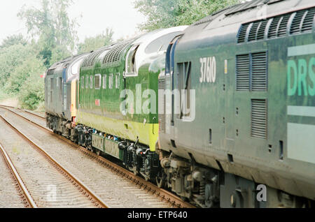 Le Deltic Alycidon, D9009 (55009), classe 55, acheté par le Deltic Preservation Society, laisse ICI Wilton. Photo de Nunthorpe sur la route de Grosmont, dans le centre de deux moteurs de classe 37. 28 août 1998. Banque D'Images