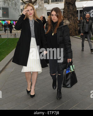 Le cast de 'Cinderella' dehors et environ dans la région de Leicester Square comprend : Lily James Où : London, Royaume-Uni Quand : 20 mars 2015 Source : WENN.com Banque D'Images