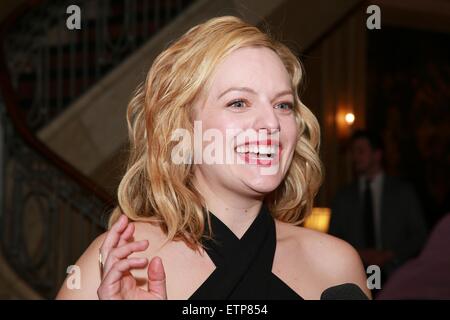 Party d'ouverture pour l'Heidi Chronicles au Music Box Theatre - Arrivées. Avec : Elisabeth Moss Où : New York City, New York, United States Quand : 19 Mar 2015 Crédit : Joseph Marzullo/WENN.com Banque D'Images