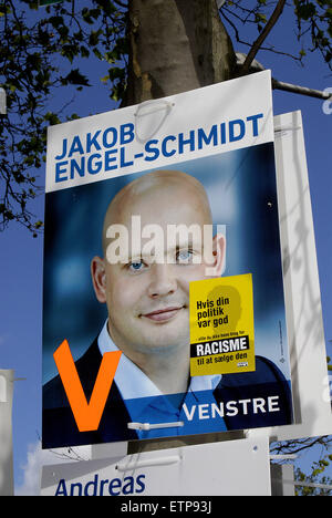 Copenhague, Danemark. 15 Juin, 2015. Le chef du parti libéral danois et le premier ministre candidat l'ancien premier ministre danois Lars Lokke Rasmussen route commune pour la campagne des élections au parlement local candidat Jakob Engel-Schmidt à Lyngby districts. Crédit : François doyen/Alamy Live News Banque D'Images