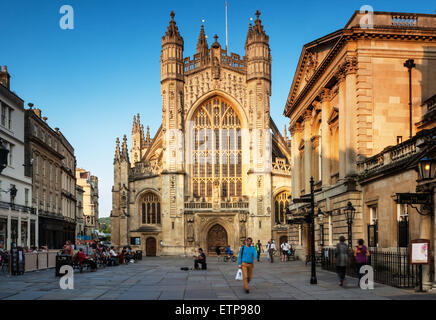 L'Abbaye de Bath dans la lumière du soleil du soir Banque D'Images