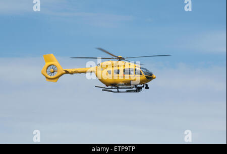 EC145T- 2 d'équipage de vol d'entraînement à l'aéroport de Inverness Dalcross en Écosse. 9868 SCO. Banque D'Images