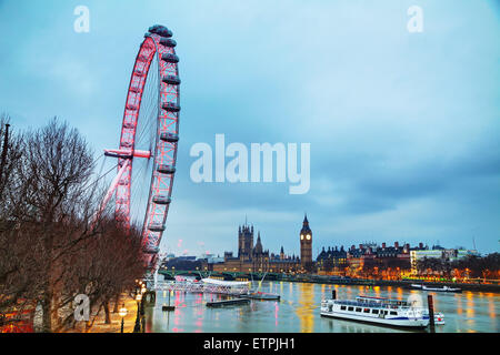 Londres - le 5 avril : Aperçu de Londres avec le London Eye de Coca-Cola, le 5 avril 2015 à Londres, au Royaume-Uni. Banque D'Images