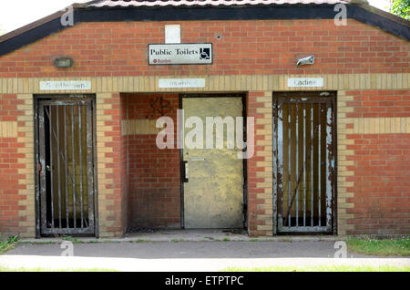 Les toilettes publiques à Whitley Wood Recreation Ground, lecture Banque D'Images