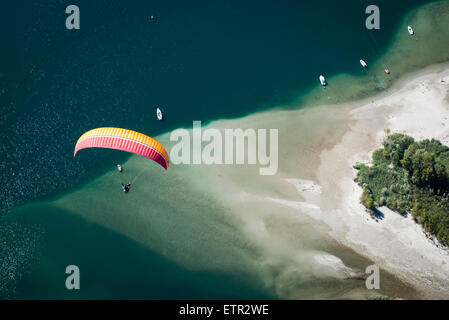 Parapente, vol, parachute, formes naturelles, plaisir, vacances, Lac Majeur, lac de montagne, port, baignade, Locarno, Banque D'Images