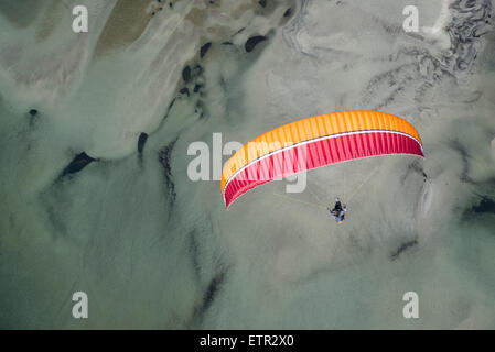 Parapente, vol, parachute, formes naturelles, plaisir, vacances, Lac Majeur, lac de montagne, Locarno, Maggia, Tessin, Banque D'Images