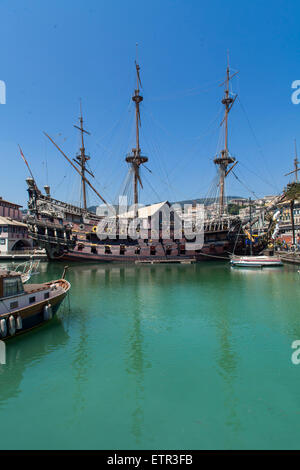 Il Galeone Neptune bateau de pirate à Gênes, en Italie. Banque D'Images