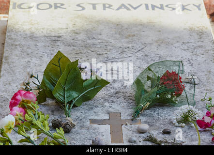 Tombe du grand compositeur russe Igor Stravinsky dans le cimetière sur l'île de San Michele Venise Vénétie Italie Europe Banque D'Images