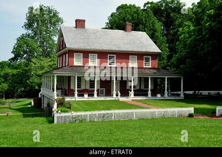 Lancaster, Pennsylvanie : Circa 1790 Ford rock de style plantation grande chambre avec véranda extérieure Banque D'Images