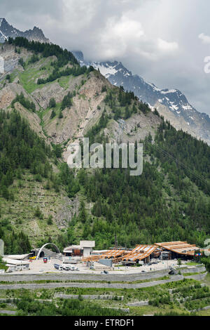 L'Italien entrée du tunnel du Mont Blanc dans les Alpes reliant Chamonix, Haute-Savoie, France avec Courmayeur, vallée d'aoste, Italie Banque D'Images