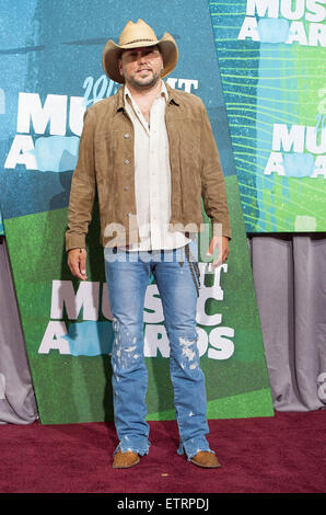 Juin 10, 2015 - Nashville, Tennessee, USA - Musicien JASON ALDEAN arrive sur le tapis rouge à la CMT Music Awards qui a eu lieu à l'Arène Bridgestone. Copyright 2015 Jason Moore. (Crédit Image : © Jason Moore/Zuma sur le fil) Banque D'Images