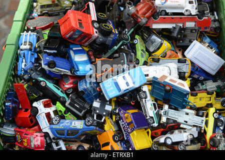 Jouets pour enfants Toy model cars for sale at market Banque D'Images