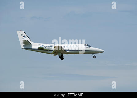 Cessna Citation Bravo 550 entrée en Dalcross aéroport. Inverness en Écosse. 9885 SCO. Banque D'Images