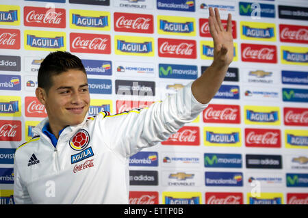 Santiago, Chili. 15 Juin, 2015. James Rodriguez de l'équipe nationale de football de la Colombie après les gestes d'une conférence de presse à Santiago, Chili, le 15 juin 2015. © Mauricio Alvarado/COLPRENSA/Xinhua/Alamy Live News Banque D'Images