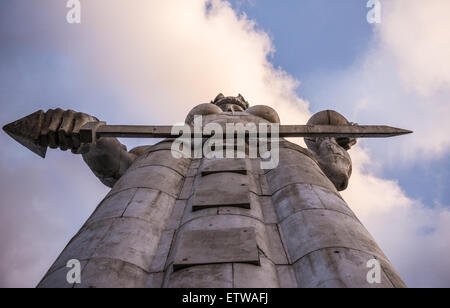 Kartvlis énorme Deda (ou Kartlis Deda) monument sur Sololaki hill (mère de l'géorgiens) plus de Tbilissi, capitale de la Géorgie Banque D'Images