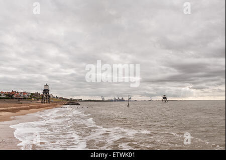 Restauré les feux d'un phare Haut Bas Dovercourt fonte victorienne de l'ingénierie par exemple ne sont plus utilisés Banque D'Images