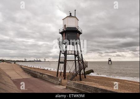 Restauré les feux d'un phare Haut Bas Dovercourt fonte victorienne de l'ingénierie par exemple ne sont plus utilisés Banque D'Images