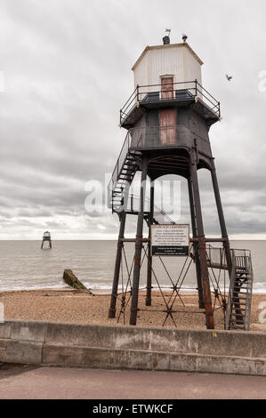 Restauré les feux d'un phare Haut Bas Dovercourt fonte victorienne de l'ingénierie par exemple ne sont plus utilisés Banque D'Images